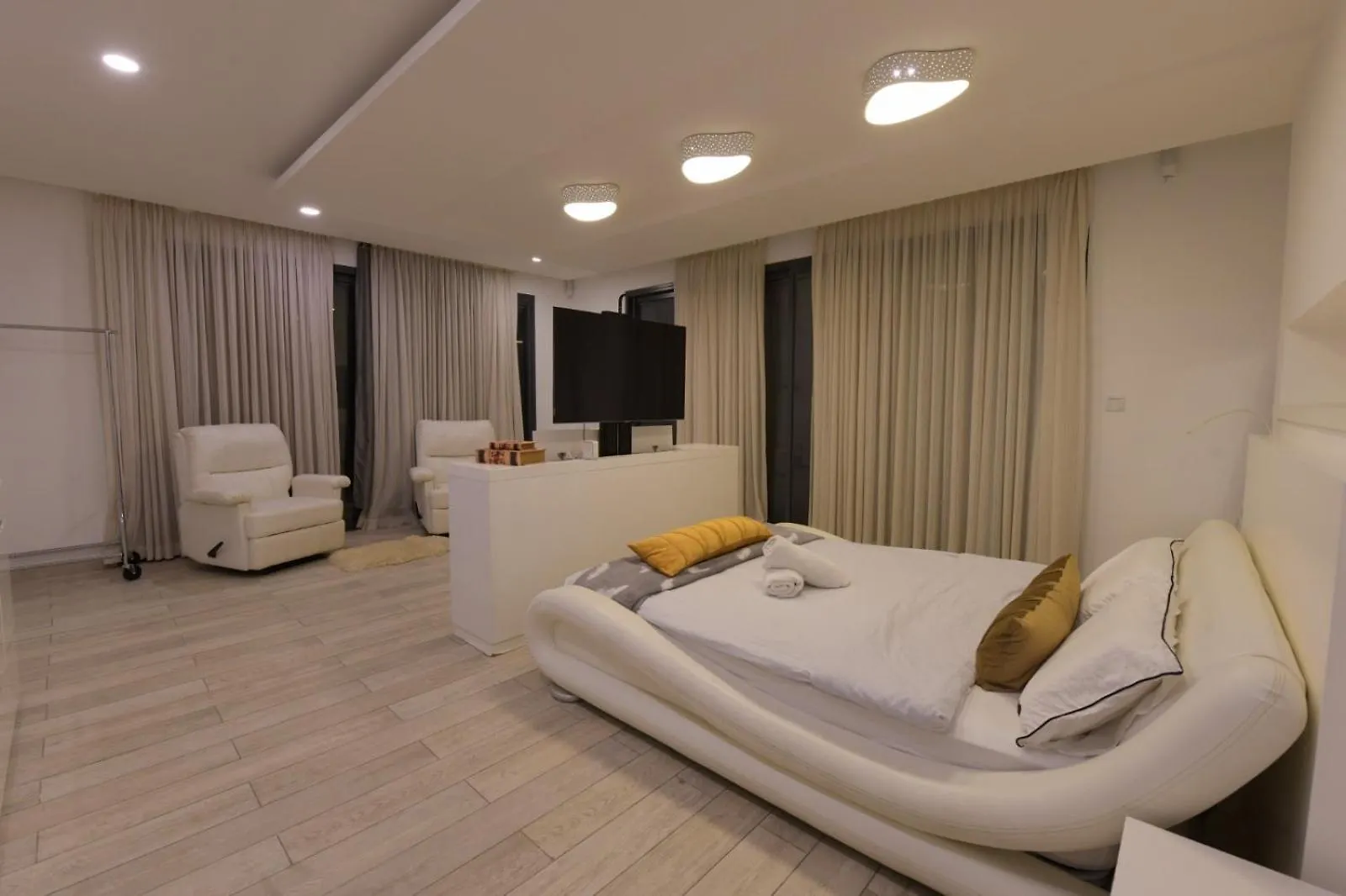 New ! 430M Luxury Best Top Class 8-Bdr Exclusive Villa Top Design Heated Pool Jucuzzi Sauna Eilat